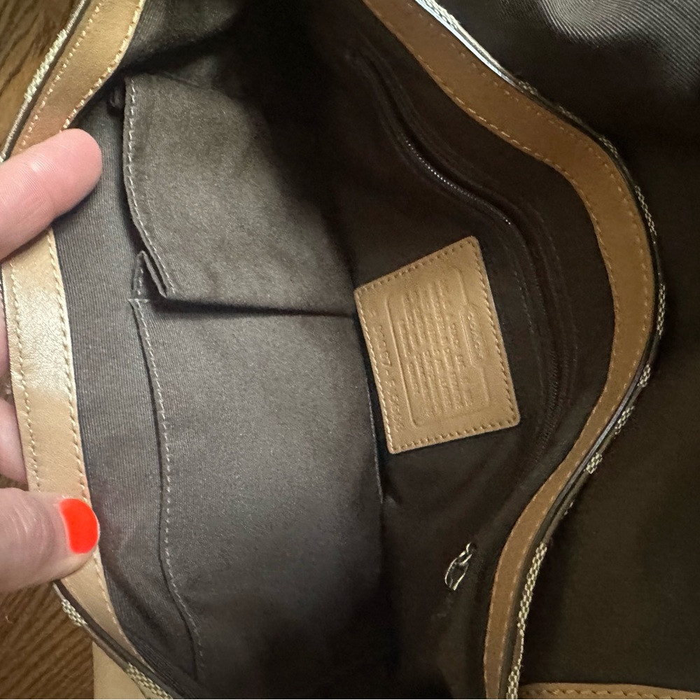 Coach Brown and Tan Signature SoHo Buckle Shoulder Bag y2k d1067-f15668 - Picture 2 of 16